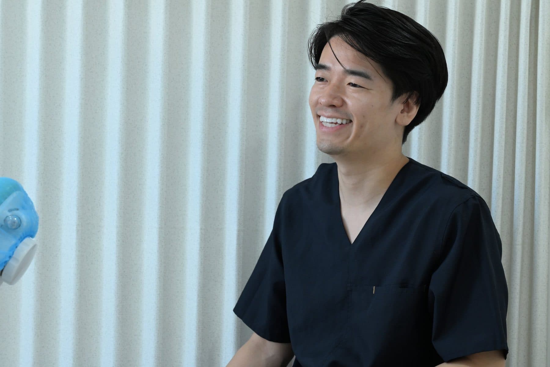 相談に応じる歯科医師